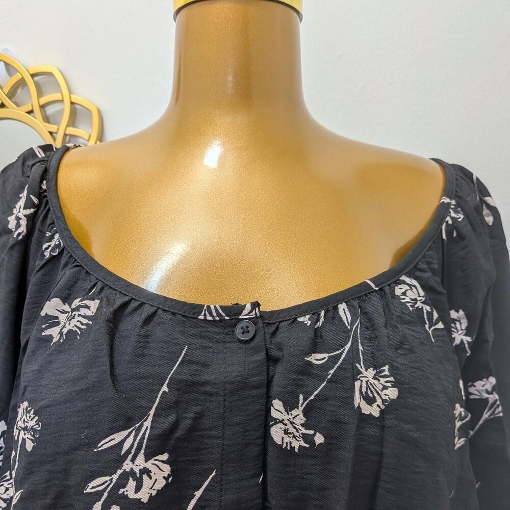 Ava & Viv Black & White Floral Button-Front Puff Sleeve Blouse 3XL - Picture 3 of 5